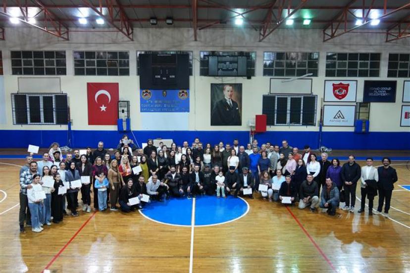 ALANYA’DA ZEYBEK COŞKUSU: 4. DÖNEM SERTİFİKALARLA TAÇLANDI