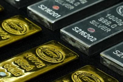 ALTIN VE GÜMÜŞ GERİLİYOR