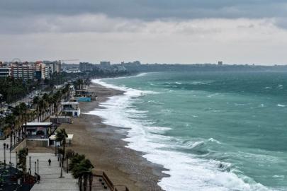 ANTALYA FIRTINANIN ETKİSİNE GİRİYOR