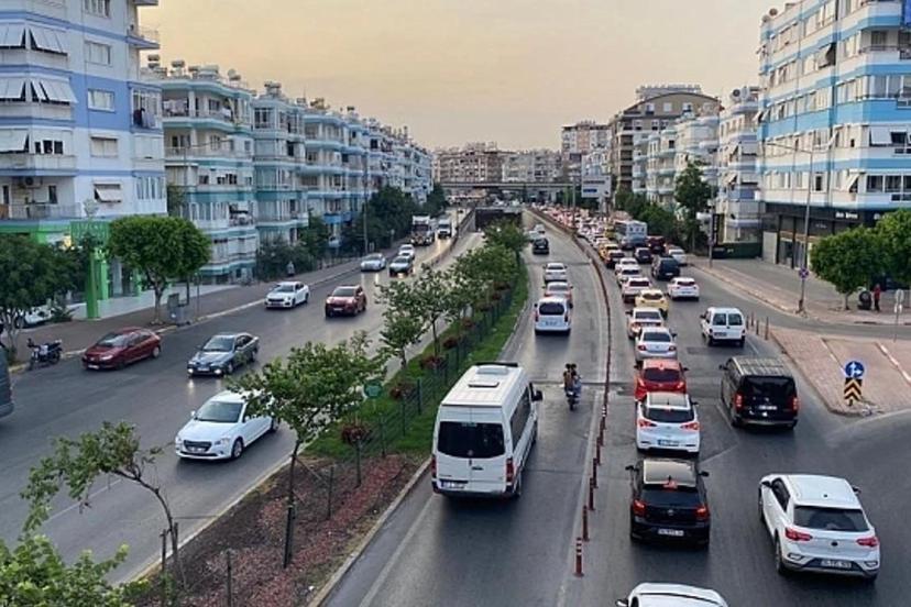 ANTALYA’DA ARAÇ SAYISI 1,6 MİLYONU AŞTI