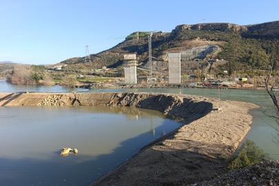 ANTALYA’DA IRMAK TAŞTI, OTOYOL ŞANTİYESİ SULAR ALTINDA
