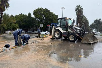 BÜYÜKŞEHİR EKİPLERİ ŞİDDETLİ YAĞIŞA KARŞI TEYAKKUZDA