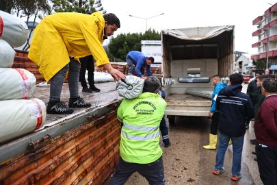 BÜYÜKŞEHİR’DEN AFETZEDE ÜRETİCİYE SERA DESTEĞİ