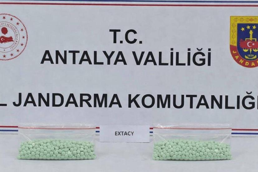 DÖŞEMEALTI’NDA 1.105 SENTETİK HAP ELE GEÇİRİLDİ