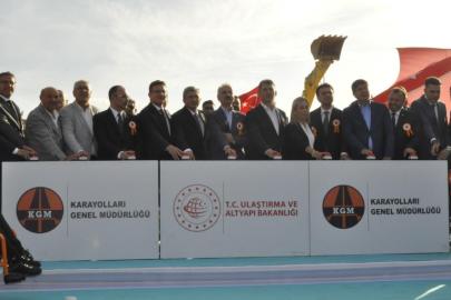 ELMALI–FİNİKE YOLUNDA GECE GÜNDÜZ MESAİ