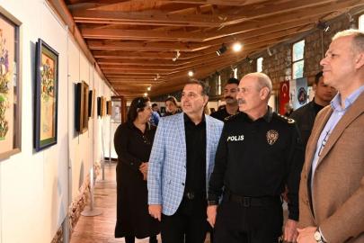 ENDEMİK ÇİÇEKLER SANATLA YAŞATILIYOR