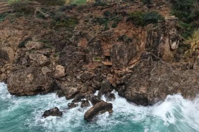 FALEZLERDE KAÇAK BARAKA ALARMI