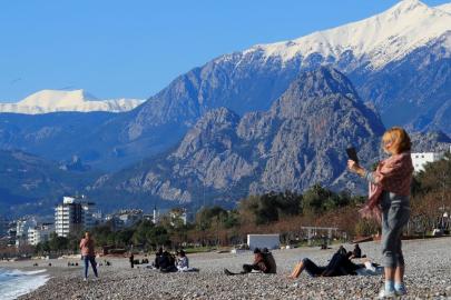 FIRTINA BİTTİ, KONYAALTI GÜNEŞE KAVUŞTU