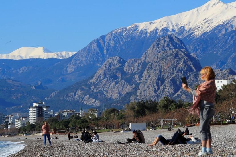 FIRTINA BİTTİ, KONYAALTI GÜNEŞE KAVUŞTU