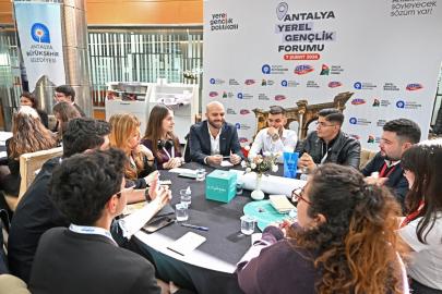 GENÇLER ANTALYA’NIN GELECEĞİNİ MASAYA YATIRDI