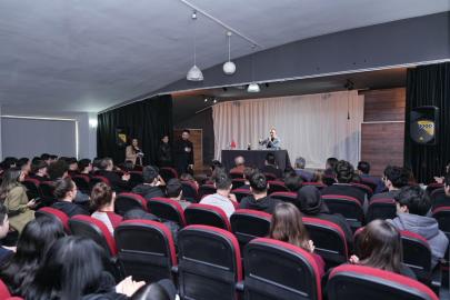 “HAYALLERİNİZİN PEŞİNDEN KOŞUN”