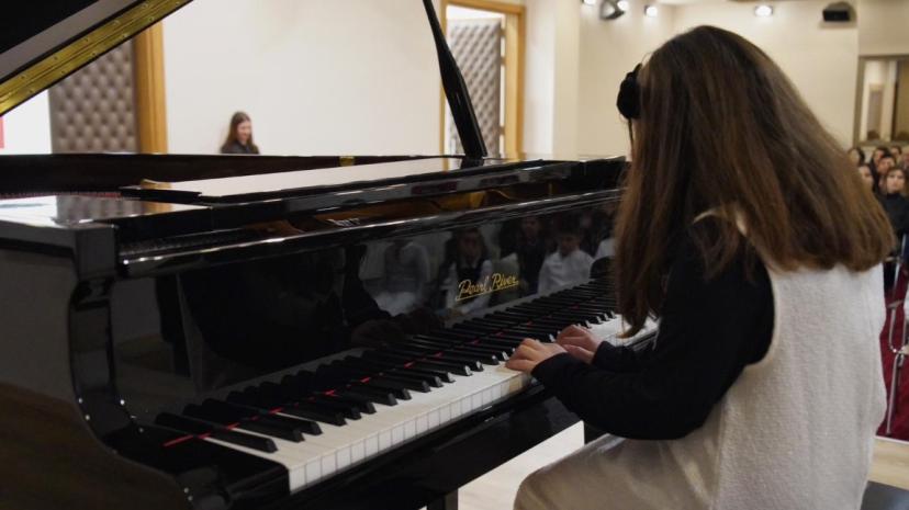 KONYAALTI’NDA PİYANO EZGİLERİ YÜKSELDİ