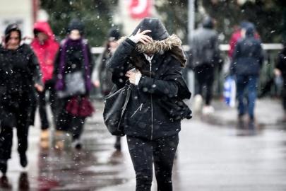 METEOROLOJİDEN FIRTINA VE KUVVETLİ YAĞIŞ UYARISI