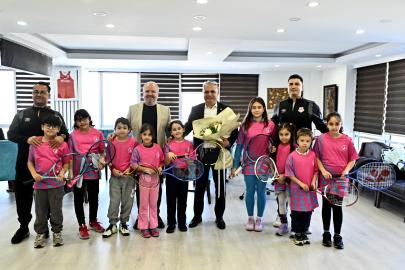 MİNİK RAKETLERDEN BAŞKAN’A ZİYARET