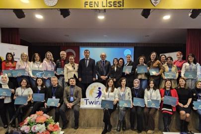 ÖĞRETMENLERE DİJİTAL DÖNÜŞÜM EĞİTİMİ