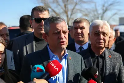 ÖZGÜR ÖZEL’DEN BÖCEK’E CEZAEVİ ZİYARETİ