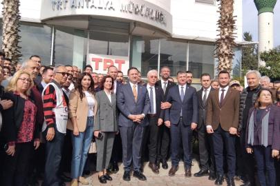 CHP’DEN TRT ÖNÜNDE SERT PROTESTO