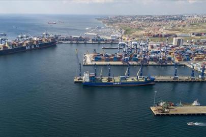 TÜRK LİMANLARINDA GEMİ TRAFİĞİ ZİRVEYE ÇIKTI