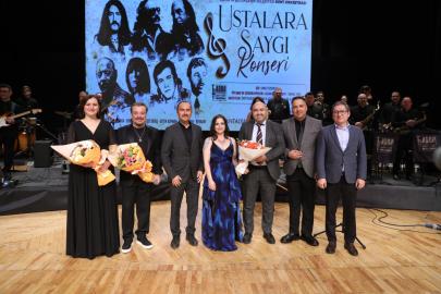 USTALARA SAYGI SAHNEDE BULUŞTU