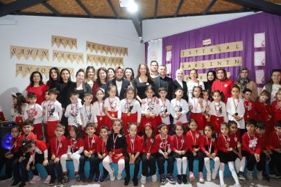 AKSU’DA MİNİKLERDEN İSTİKLAL MARŞI’NA GURURLU ANMA