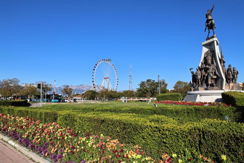 ANTALYA BAHARI 4 MİLYON ÇİÇEKLE KARŞILIYOR