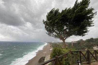 ANTALYA KÖRFEZİ’NDE FIRTINA ALARMI: SAATTE 75 KM’YE ULAŞACAK