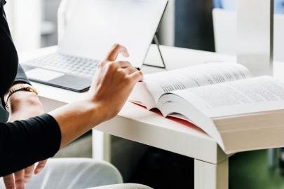 ARAŞTIRMA GÖREVLİLİĞİNE YENİ DOKTORA MODELİ