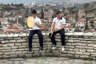 SAFRANBOLU’DA GENÇLER GELENEKSEL MÜZİĞİ YAŞATIYOR