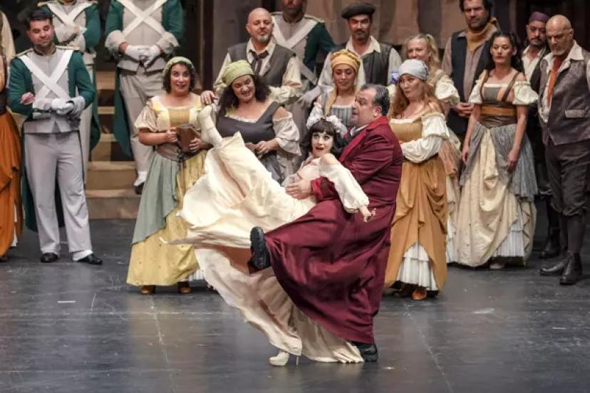 SAHNEDE AŞKIN EN TATLI YANILGISI