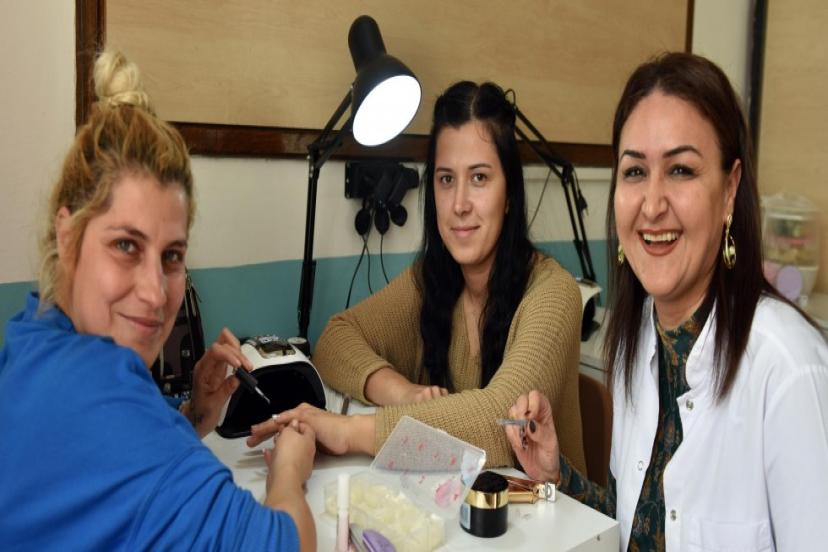 AKMEK’TE GÜZELLİK UZMANI YETİŞİYOR