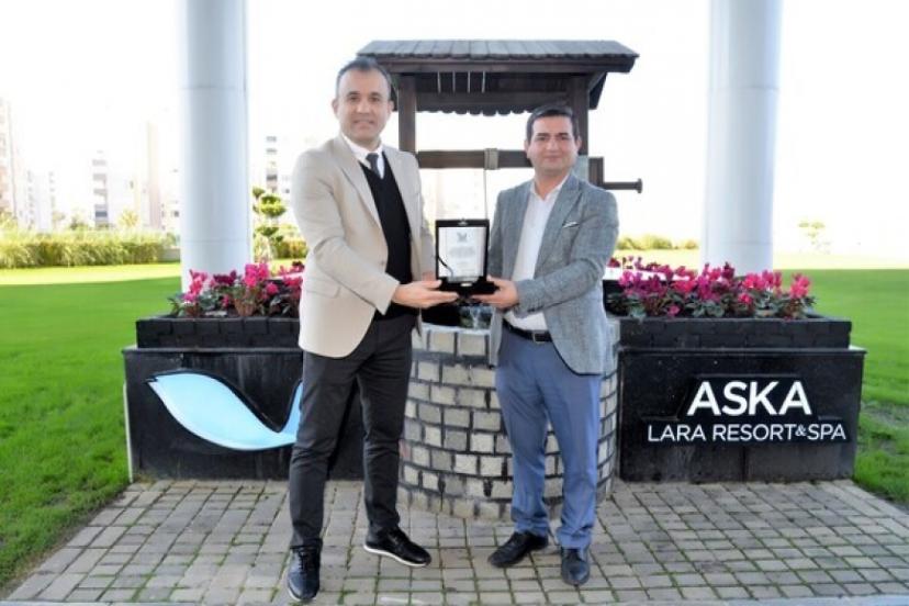 AKSU BELEDİYESİ’NDEN, 2 OTELE “SIFIR ATIK” PLAKETİ