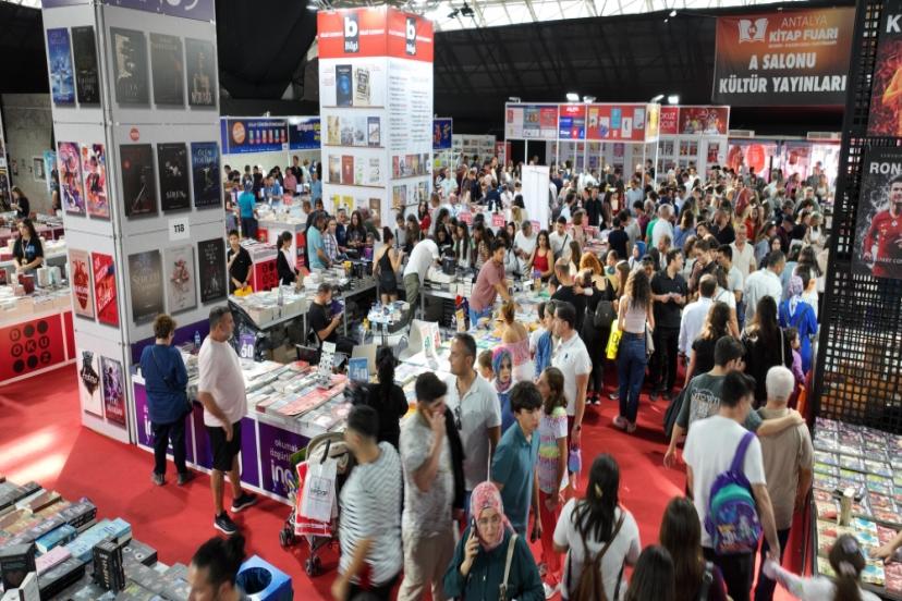 ANTALYA, 15. KİTAP FUARI İLE EDEBİYATA KAPILARINI AÇIYOR