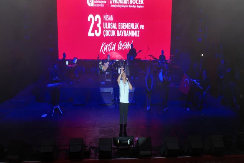ANTALYA 23 NİSAN’I MUSTAFA SANDAL KONSERİ İLE KUTLADI