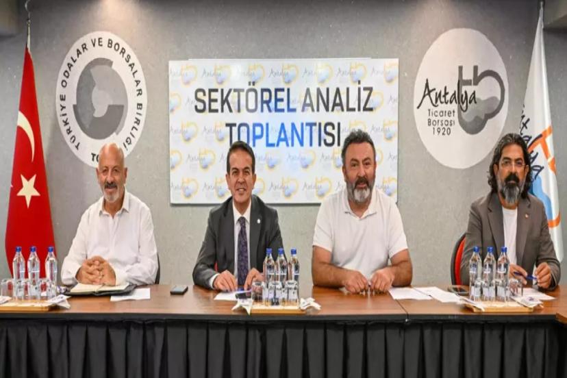ANTALYA'DA KESME ÇİÇEK SEKTÖRÜ MASAYA YATIRILDI
