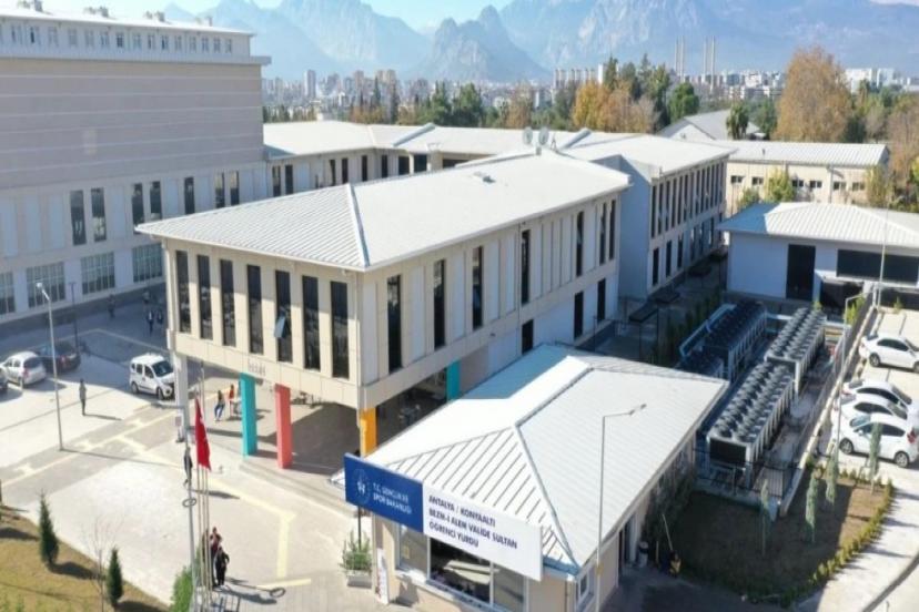 ANTALYA'DA YURTLARA REKOR BAŞVURU: 7 BİN 259 ÖĞRENCİ YURT HAKKI İÇİN SIRAYA GİRDİ