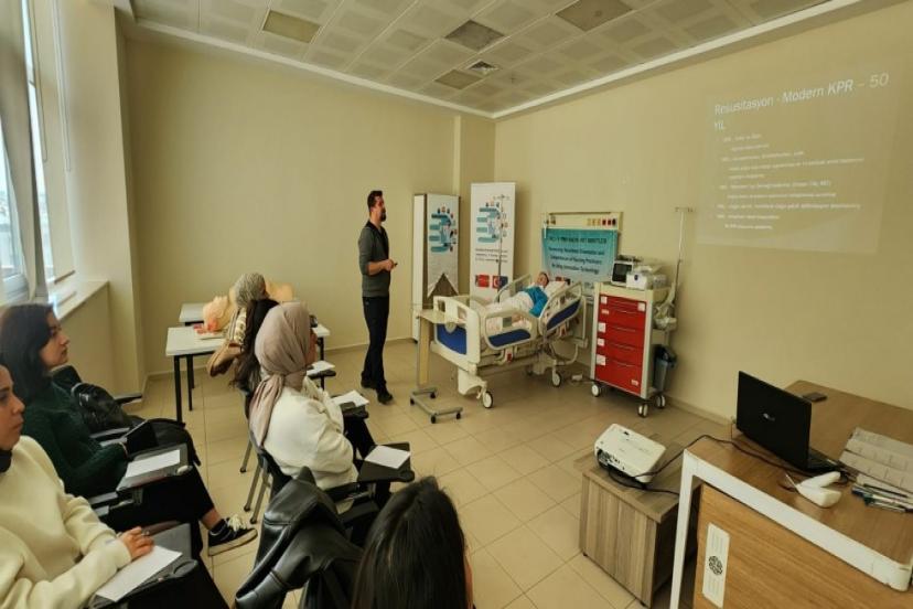 ANTALYA EĞİTİM VE ARAŞTIRMA HASTANESİNDE UYGULAMALI CPR EĞİTİMİ BAŞLADI 