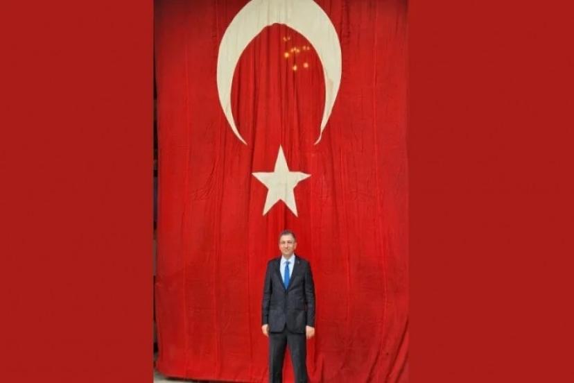 ANTALYA VALİLİĞİ’NE CUMHURİYET İLE YAŞIT TÜRK BAYRAĞI ASILDI