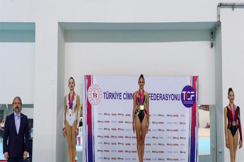 ANTALYASPOR’UN GENÇ YILDIZI SELEN CAMCI, MİNDERDE TÜRKİYE ŞAMPİYONLUĞU KAZANDI