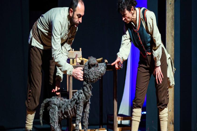 AŞT’DEN YARIYILDA ÇOCUKLARA TİYATRO HEDİYESİ