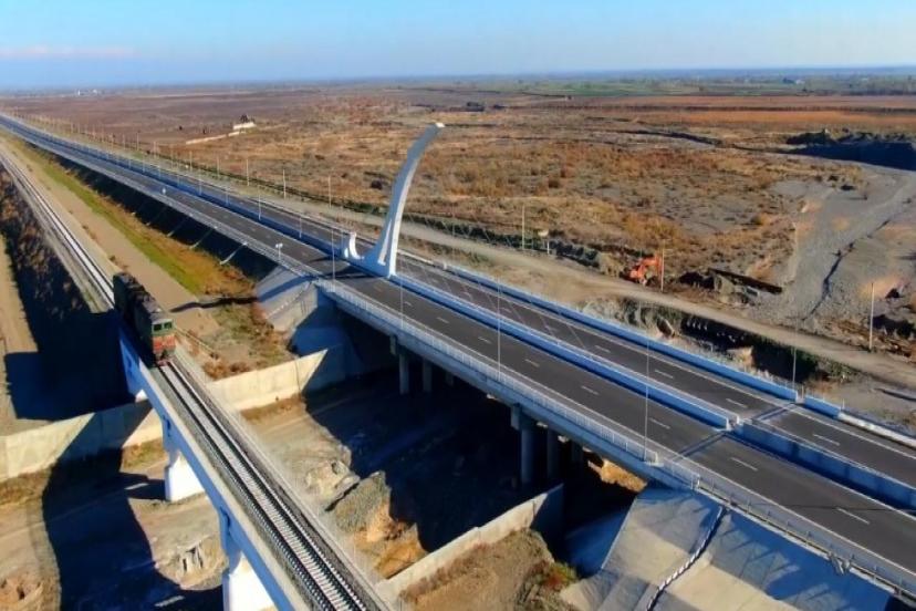 AZERBAYCAN, KARABAĞ VE DOĞU ZENGEZUR'DA 44 OTOYOL İNŞA EDİYOR
