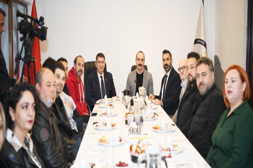 BAŞKAN KOTAN KUAFÖRLER ODASI İLE BULUŞTU 