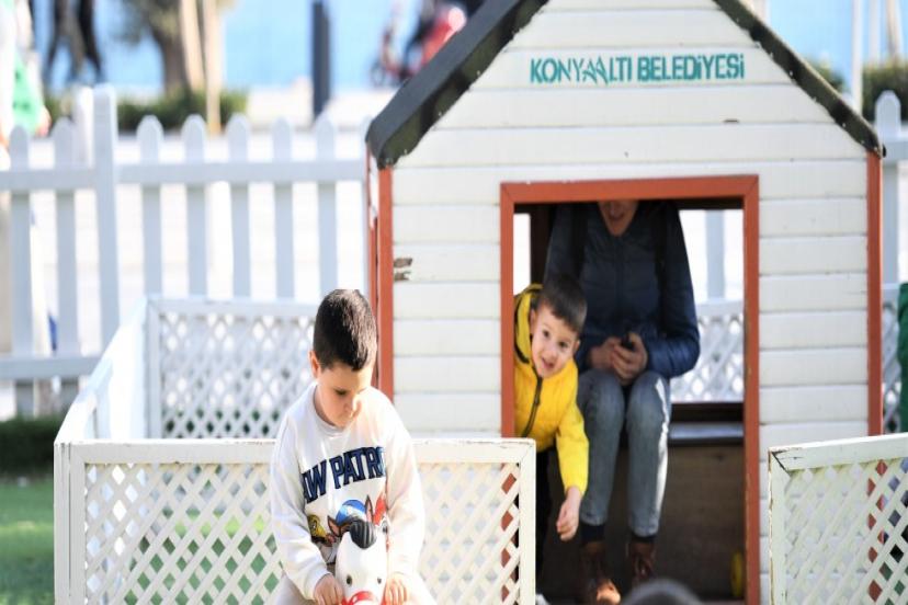 BEBEKLER İÇİN EĞLENCENİN ADRESİ: KONYAALTI BEBEK PARKI