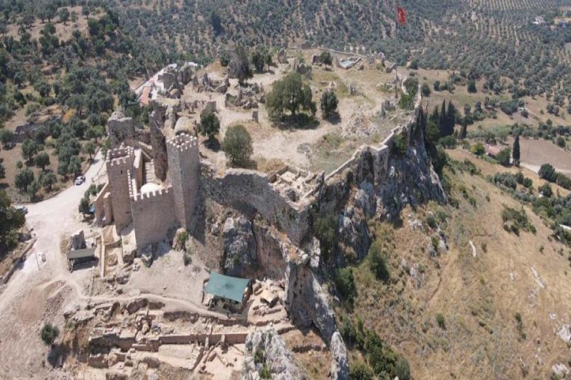 BEÇİN ANTİK KENTİ'NDEKİ KAZILARDA OK UÇLARI BULUNDU 