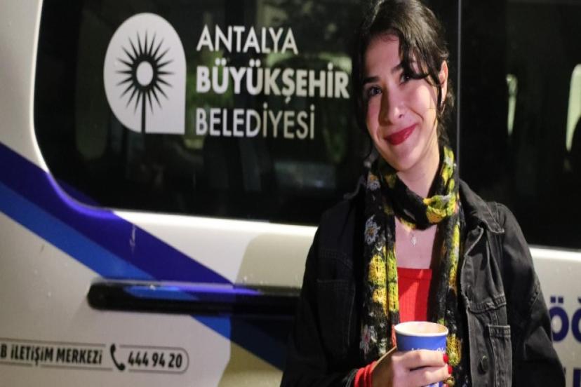 BÜYÜKŞEHİR'DEN FİNAL HAFTASINDA ÖĞRENCİLERE SICAK ÇORBA