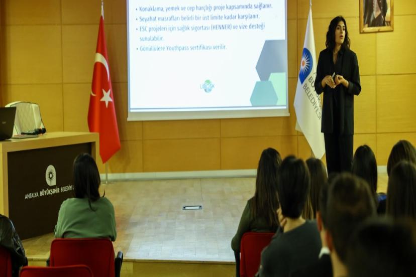 BÜYÜKŞEHİR’DEN GENÇLERE AVRUPA BİRLİĞİ FIRSATLARI