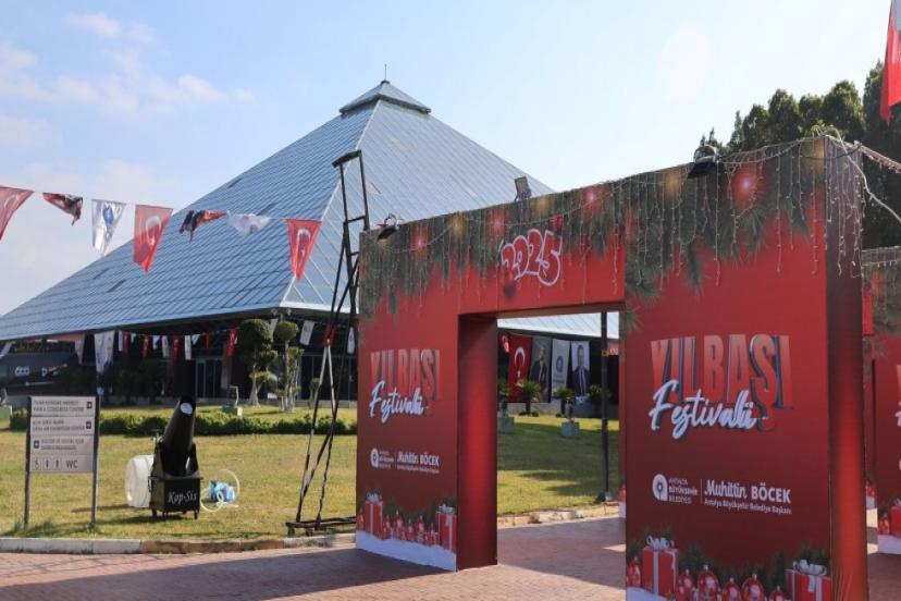 CAM PİRAMİT'TE YILBAŞI FESTİVALİ 