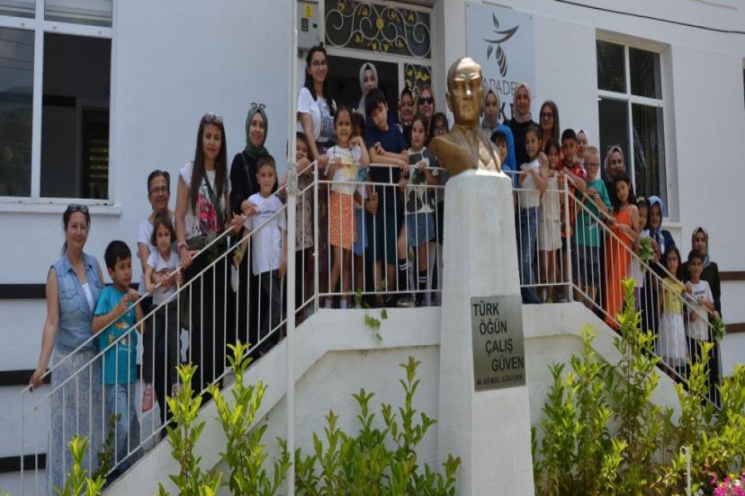 ÇOCUKLAR SAPADERE İPEK EVİ’Nİ ZİYARET ETTİ