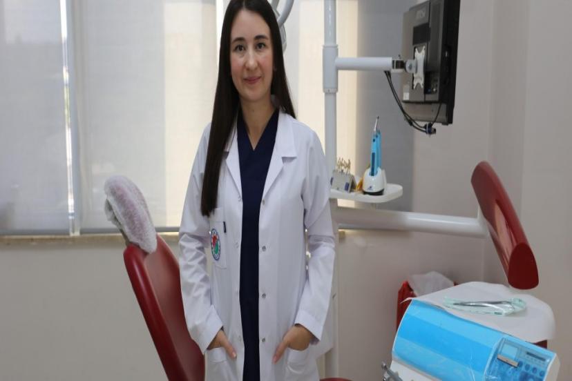 DİŞ HEKİMİ AKIN UYARDI: “VÜCUT SAĞLIĞI AĞIZDA BAŞLAR”