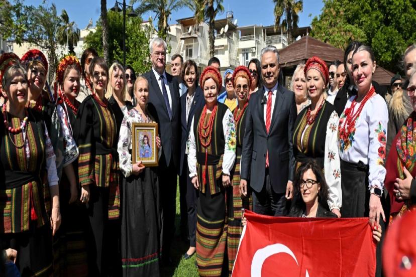 DOSTLUK ÇINARI TOPRAĞA KAVUŞTU 