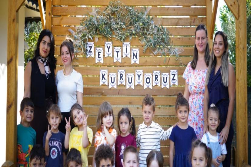 EKİPLERİN TOPLADIĞI ZEYTİNLERİ MİNİKLER İŞLEDİ